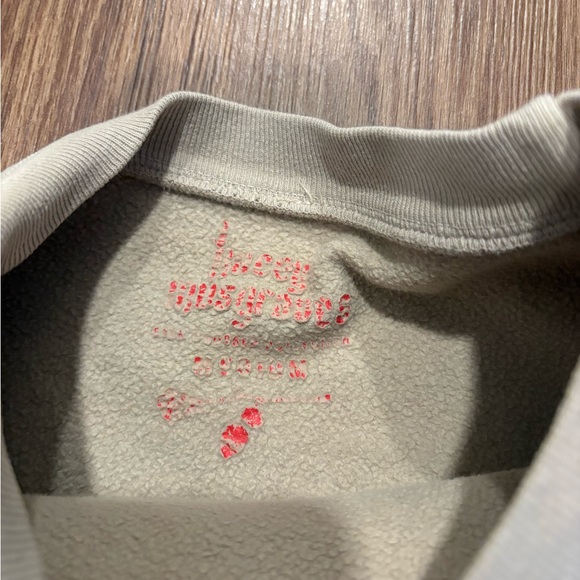 Kacy Musgraves Cream Sweatshirt with Red Graphic "star-crossed: unveiled" - Picture 4 of 7